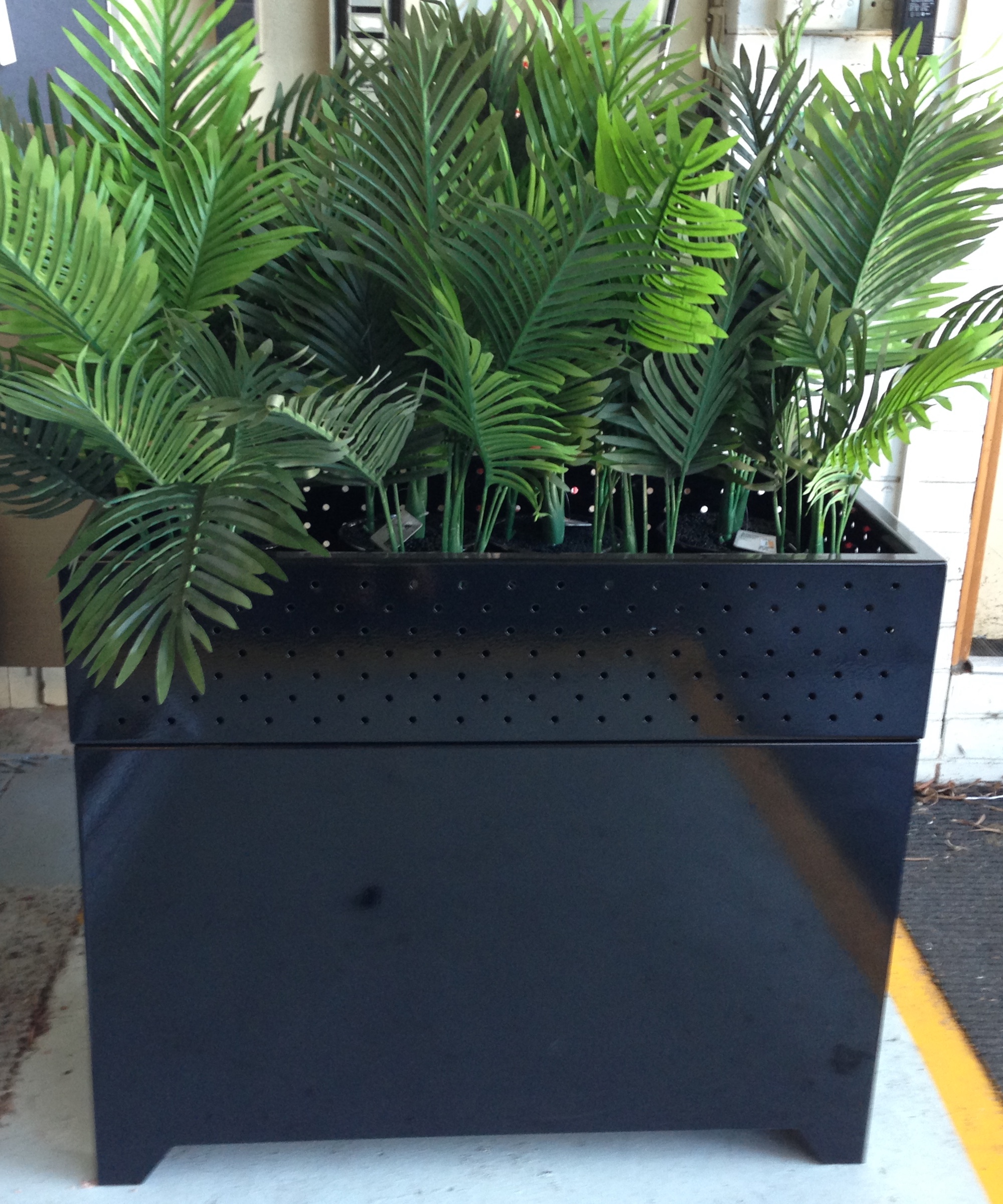 Planter box black